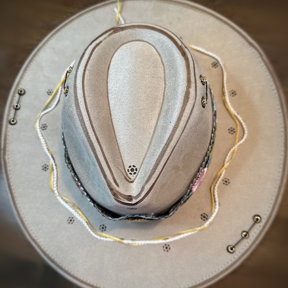 Beautiful neutral Fedora hat sz 7. Ultra suede - Picture 3 of 3